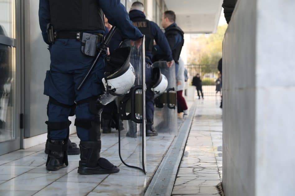 Αδιανόητα πράγματα: Αλλοδαπός που ήταν προς απέλαση το έσκασε από την Ευελπίδων!