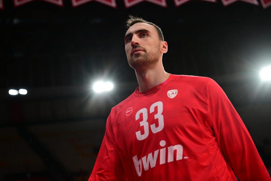 Ολυμπιακός: Με Μιλουτίνοφ κόντρα στην ΑΕΚ