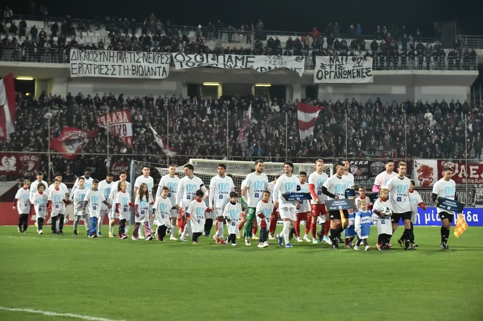 Χαμός: Άγριο ξύλο ανάμεσα σε οπαδούς μετά τον αγώνα Βόλος-ΑΕΛ!