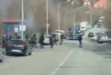 Επεισόδια μεταξύ οπαδών πριν το Ερυθρός Αστέρας – Παρτίζαν (VIDEO)