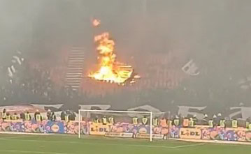 Απίστευτο σκηνικό: Οπαδοί της Παρτίζαν έβαλαν φωτιά στο γήπεδο (ΦΩΤΟ-VIDEO)