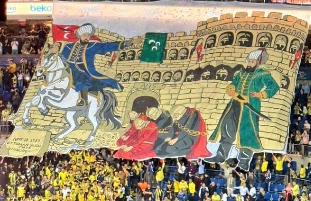 Το πανό-απάντηση της Φενέρμπαχτσε σε αυτό της Παρτίζαν (ΦΩΤΟ)