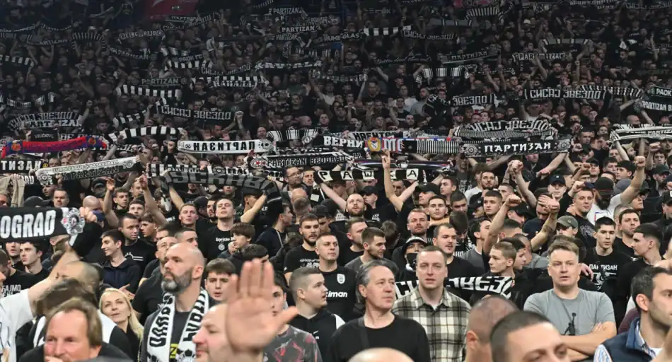 «Ζούγκλα» η έδρα της Παρτιζάν: Διεκόπη το ματς με Μέγκα, έβριζαν τη γυναίκα του προέδρου της Ομοσπονδίας – Πετούσαν αντικείμενα (VIDEO)