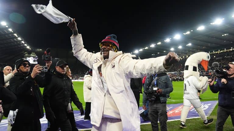 Γέμισε το γήπεδο της Σουόνσι Σίτι για τον Snoop Dogg – «Μύριζε χόρτο πριν από τη σέντρα»
