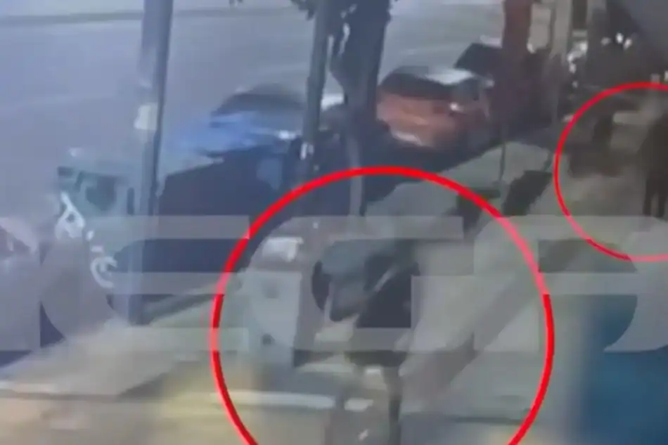 49χρονος ξυλοκόπησε τη σύντροφό του στη μέση του δρόμου στην Καλλιθέα (VIDEO)