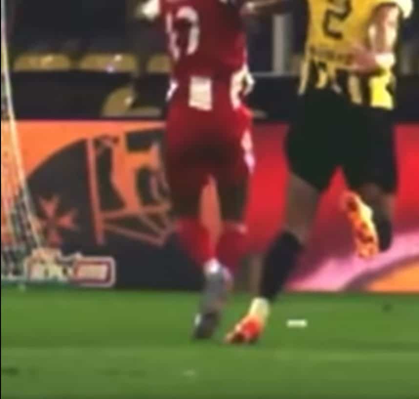 VIDEO-αποκάλυψη! Ο Λουίζ μπερδεύει τα πόδια του και πέφτει για το πέναλτι!