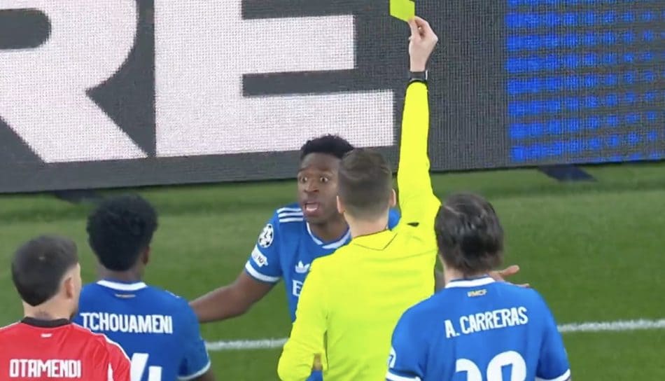 Ένταση και διακοπή στο Μπενφίκα-Ρεάλ: Ο Βινίσιους είπε στον διαιτητή ότι ο Πρεστιάνι τον αποκάλεσε «μαϊμού» (VIDEO)