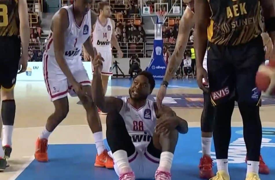 Ολυμπιακός – ΑΕΚ: Η ένταση ανάμεσα σε Τζόουνς και Σκορδίλη (VIDEO)