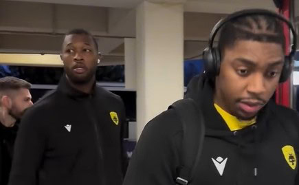 Η άφιξη της ΑΕΚ στα «Δύο Αοράκια» για το παιχνίδι με τον Ολυμπιακό (VIDEO)