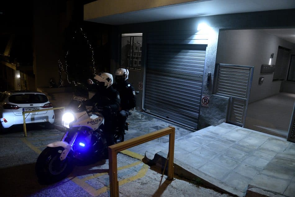 Άγρια συμπλοκή: Εισέβαλαν σε μπαρ στην Θεσσαλονίκη και τραυμάτισαν 35χρονο!