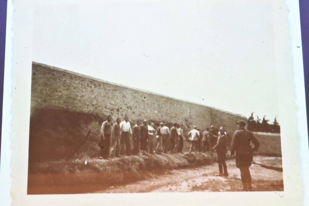 Παρουσιάστηκαν σήμερα όλες οι φωτογραφίες της Καισαριανής στο υπ. Πολιτισμού (ΦΩΤΟ)