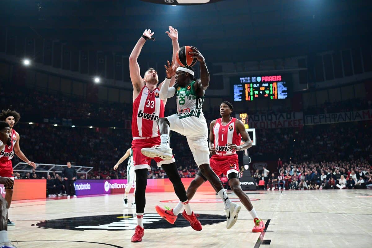 Euroleague: Ο Ολυμπιακός νίκησε (86-80) τον Παναθηναϊκό στο ΣΕΦ