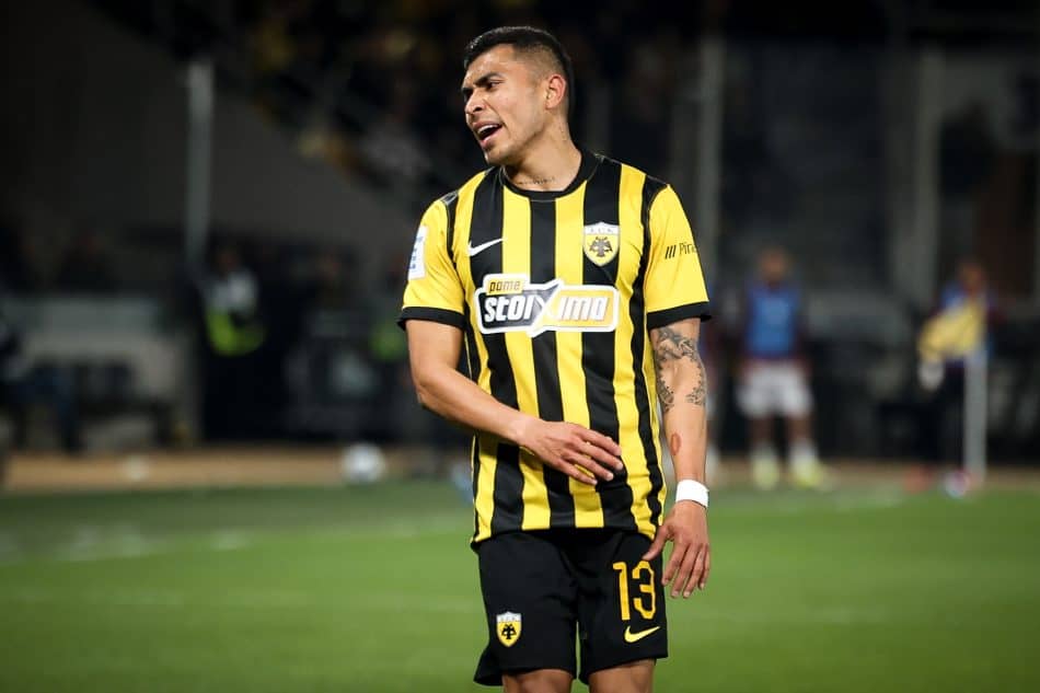 Ποιοι παίκτες της ΑΕΚ είναι στο όριο καρτών ενόψει των τελευταίων αγωνιστικών της Super League