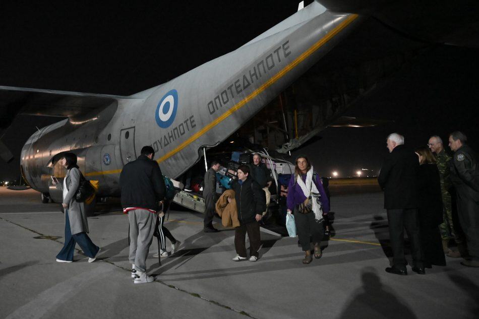 Επαναπατρισμό για 538 Έλληνες από την Μέση Ανατολή: «Ακούγαμε συνέχεια εκρήξεις»