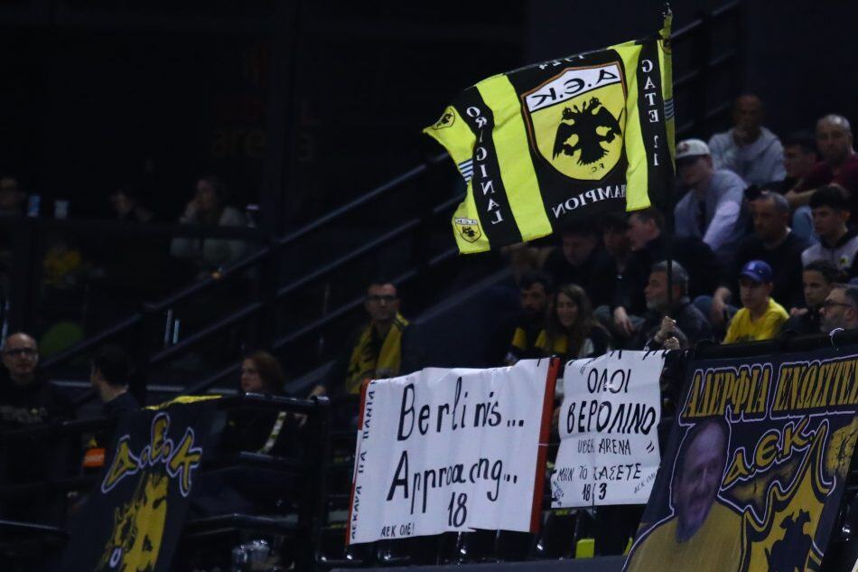 Βροντερό «παρών» από τον κόσμο της ΑΕΚ στη Sunel Arena!