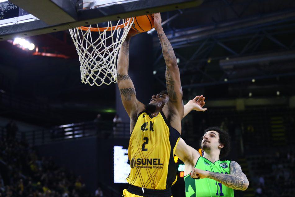 «Πάτησε» και την Τόφας η ΑΕΚάρα – «Αγκαλιά» με το πλεονέκτημα έδρας!