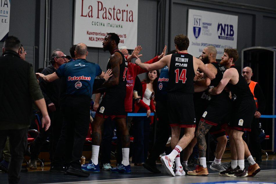 Ολυμπιακός: Ποινή μιας αγωνιστικής στον Φουρνιέ – Τιμωρήθηκε και ο Μπαρτζώκας