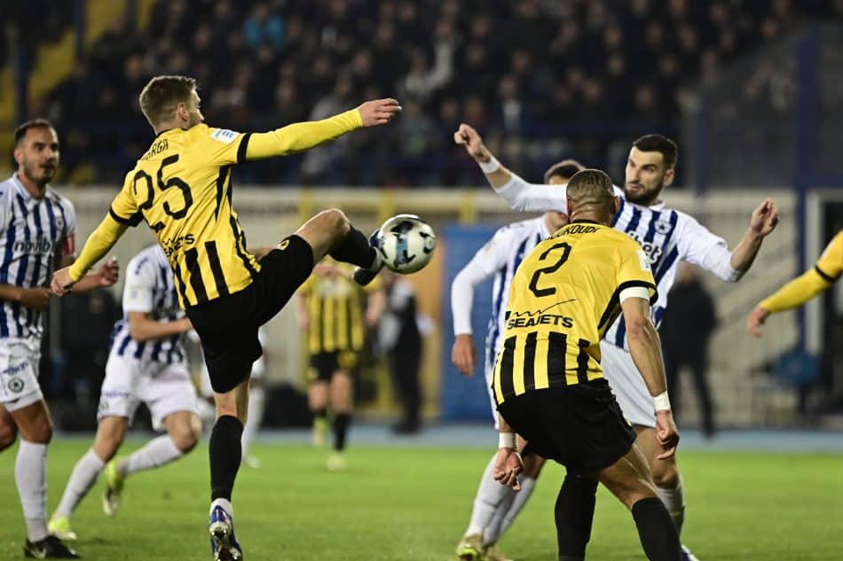 Ατρόμητος-ΑΕΚ: Ο Βάργκα ισοφαρίζει, όμως ο Ευαγγέλου το ακυρώνει λόγω οφσάιντ! (VIDEO)