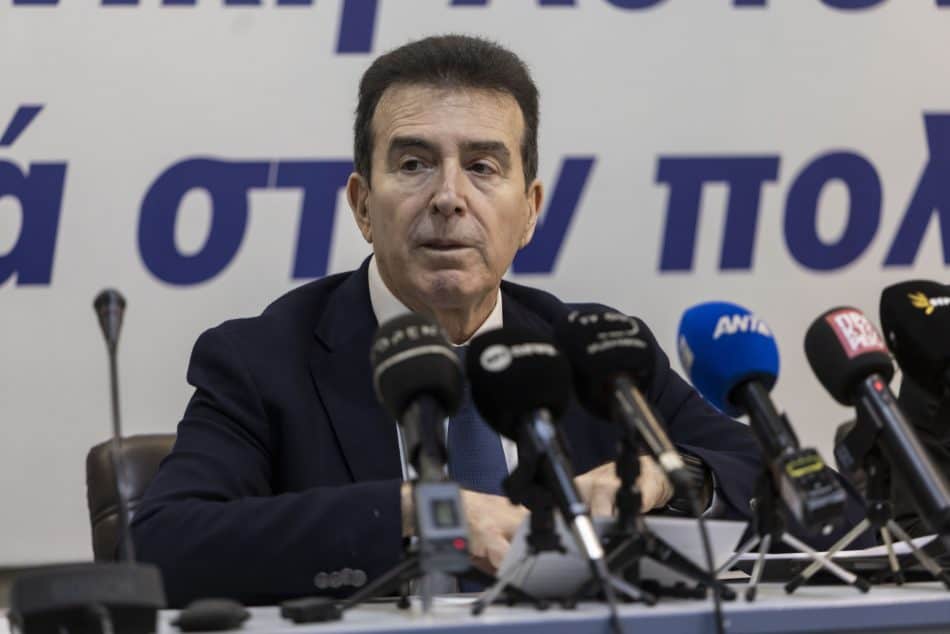 Χρυσοχοΐδης για την οπαδική βία: «Θα τους διαλύσουμε»
