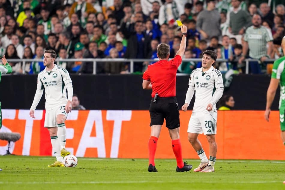 Ο Παναθηναϊκός φωνάζει για διαιτησία ενώ χάνει 2-0 στο ημίχρονο από τη Μπέτις (ΦΩΤΟ)