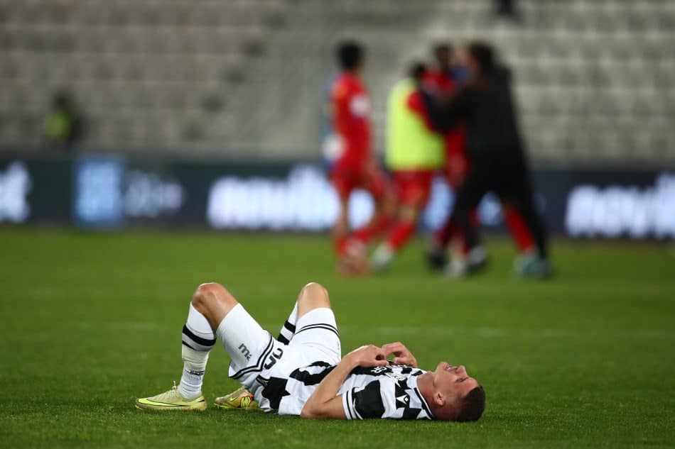 Αποδοκιμασίες σε «Καραϊσκάκης» και Βόλο για Ολυμπιακό και ΠΑΟΚ!