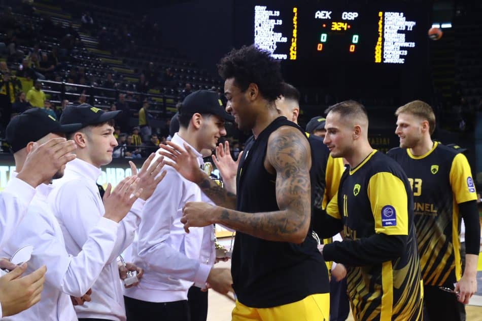 ΑΕΚ BC: Ο κόσμος αποθέωσε τους πρωταθλητές εφήβους! (VIDEO)