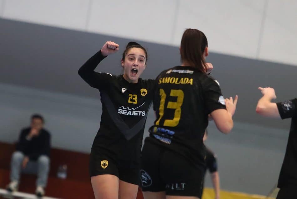 ΑΕΚ: Ομάδα και κόσμος πανηγύρισαν τη νίκη επί του ΟΦΝΙ (VIDEO)