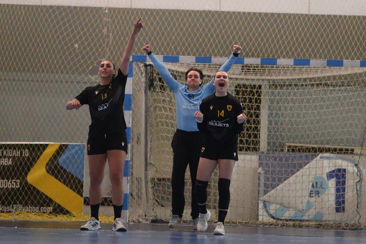 Δεν χάνει την κορυφή η ΑΕΚάρα – Νίκησε ξανά (33-27) τον ΟΦΝΙ και πάει με πλεονέκτημα στα πλέι οφ