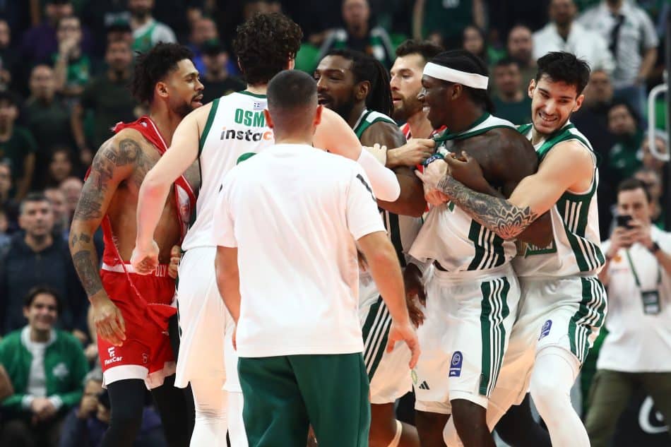 Μεγάλη ένταση στο Telekom Center: Αποβλήθηκαν Ναν και Ντόρσεϊ! (VIDEO)