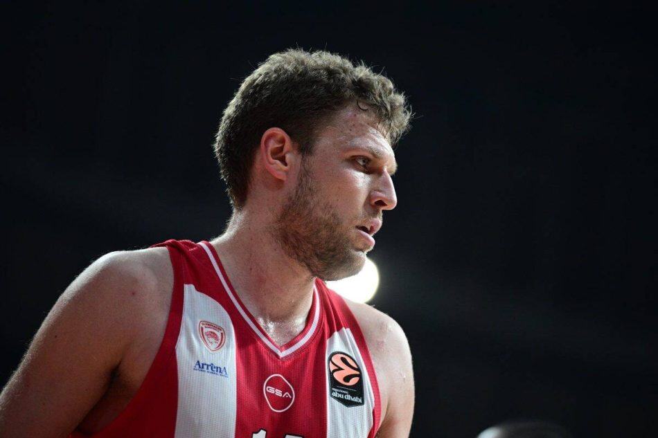 Ολυμπιακός: Χωρίς Βεζένκοφ και Γουόκαπ στο ντέρμπι με τον Παναθηναϊκό