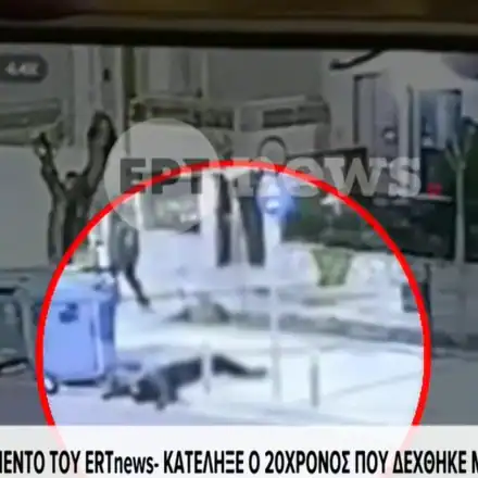 Σοκαριστικό: Η στιγμή που ο 20χρονος φίλος του ΠΑΟΚ σωριάζεται στο έδαφος! (VIDEO)