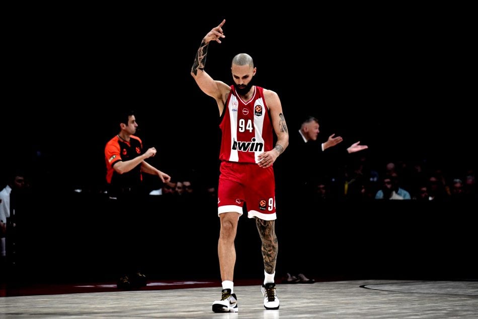 Ο Ολυμπιακός νίκησε εύκολα (104-87) την ελλιπή Φενέρμπαχτσε με σούπερ Φουρνιέ