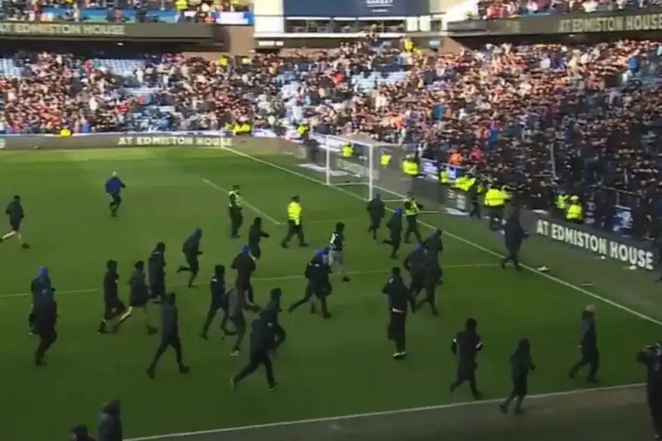 Χαμός μετά το Ρέιντζερς – Σέλτικ: Οπαδοί μπήκαν στον αγωνιστικό χώρο (VIDEO)