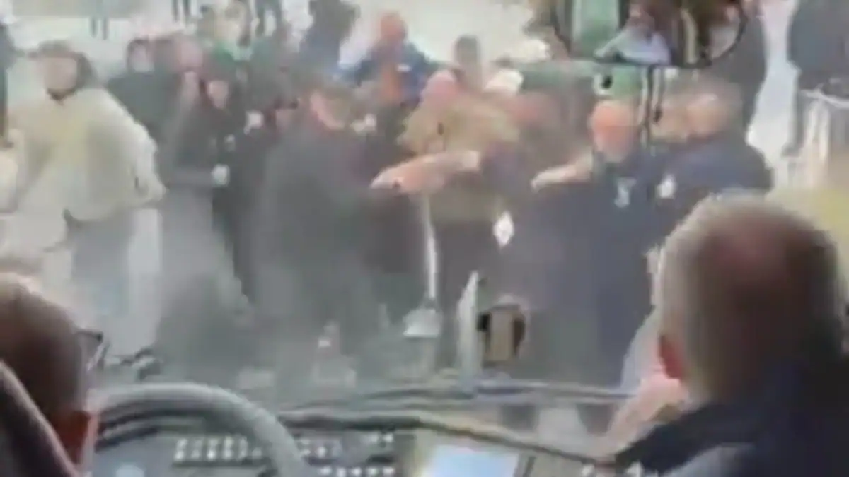 Καταγγελίες από τον Ολυμπιακό για επίθεση στο πούλμαν μετά το παιχνίδι με Παναθηναϊκό