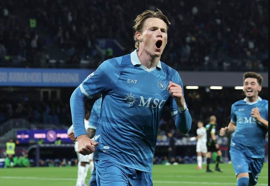 ΜακΤόμινεϊ: Συμφώνησε για νέο συμβόλαιο με τη Νάπολι έως το 2030