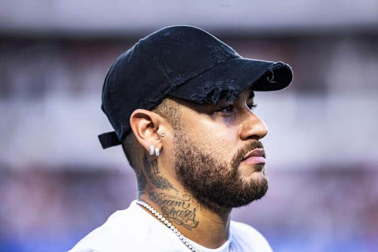 Η ανάρτηση του Νεϊμάρ που προκάλεσε αντιδράσεις: «Προπόνηση, σινεμά με φίλους… και φυσικά λίγο πόκερ στο κινητό»