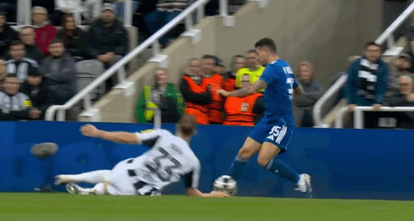 Εκεί πέναλτι, εδώ τίποτα: Αλλιώς οι κανονισμοί στο Νιουκάστλ-Καραμπάγκ και αλλιώς για τους… Τσιμεντερίδη-Παπαδόπουλο (VIDEO)