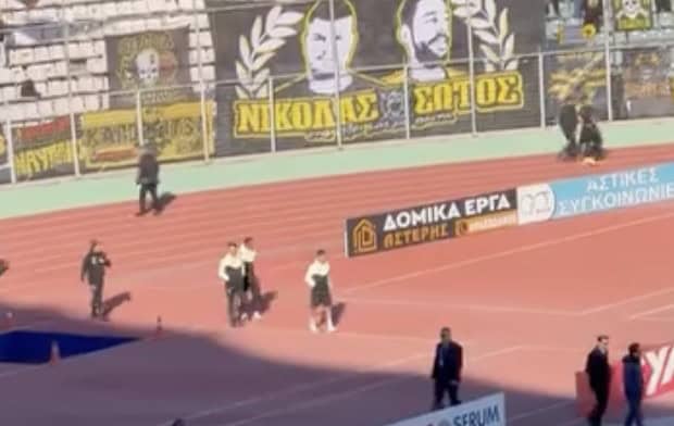 Έντονο χειροκρότημα από τους φίλους της ΑΕΚ κατά την είσοδο των παικτών στο Πανθεσσαλικό (VIDEO)