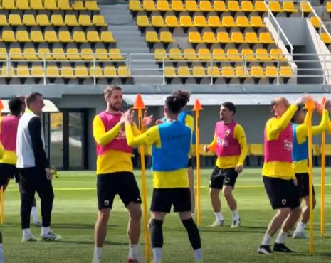 ΑΕΚ: Προπόνηση με παιχνίδι, γέλια και… νικητές στα Σπάτα! (VIDEO)