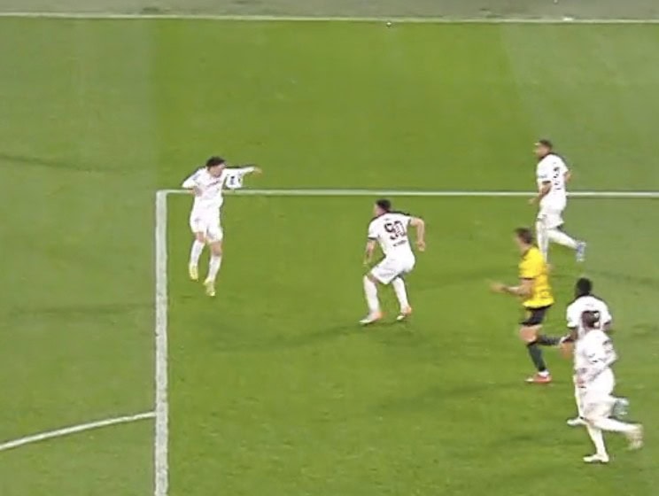 ΑΕΚ-ΑΕΛ: Απλωμένο το χέρι του Μούργου, ο Πολυχρόνης είπε «παίζετε» (VIDEO)