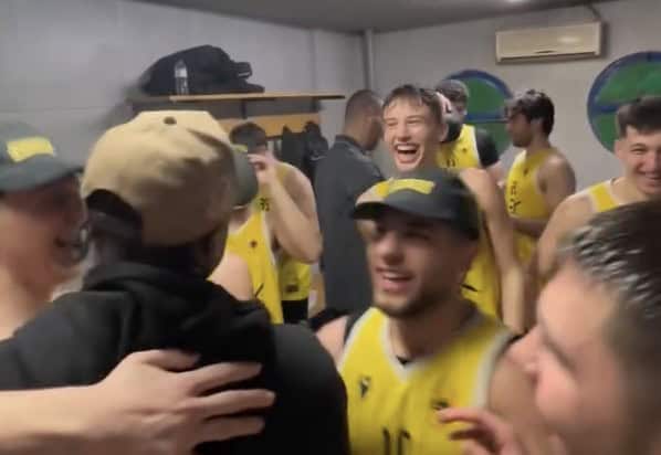 Ο Μπάρτλεϊ βρέθηκε στα αποδυτήρια των πρωταθλητών και πανηγύρισε μετά τον τελικό με το Περιστέρι (VIDEO)
