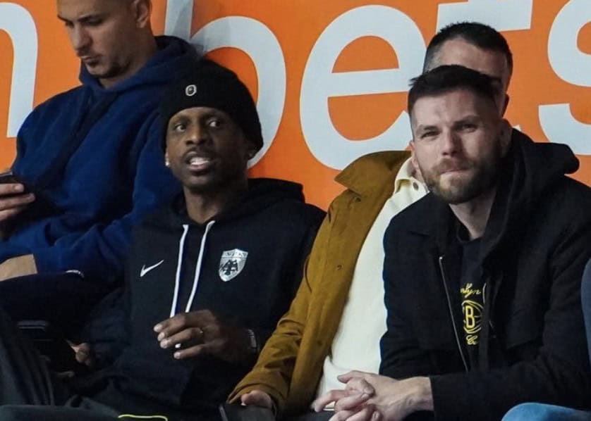 Οι παίκτες της «Βασίλισσας» παρακολούθησαν από κοντά τον αγώνα των Εφήβων της ΑΕΚ BC Academy (ΦΩΤΟ)