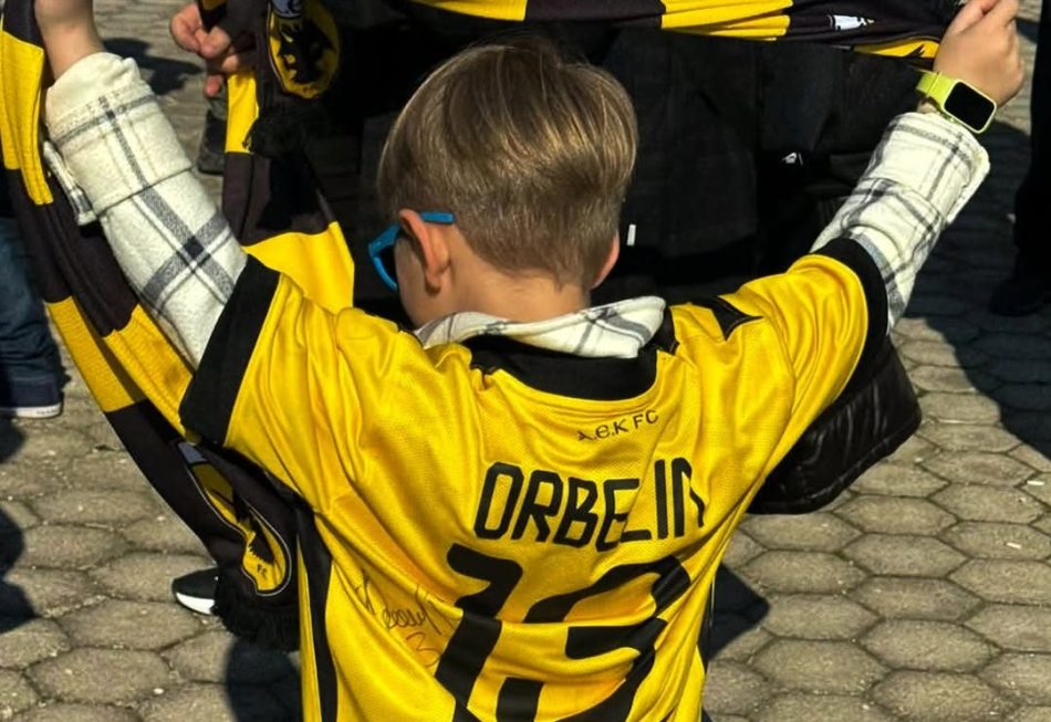 Γέμισαν κασκόλ οι μικροί φίλοι της ΑΕΚ από την όμορφη πρωτοβουλία της ΠΑΕ (ΦΩΤΟ)