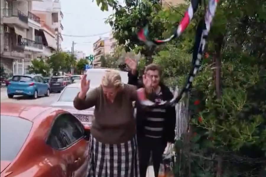 Επικό σύνθημα των οπαδών της Ράγιο στον δρόμο για το γήπεδο: «Ας χορέψει και η γιαγιά» (VIDEO)