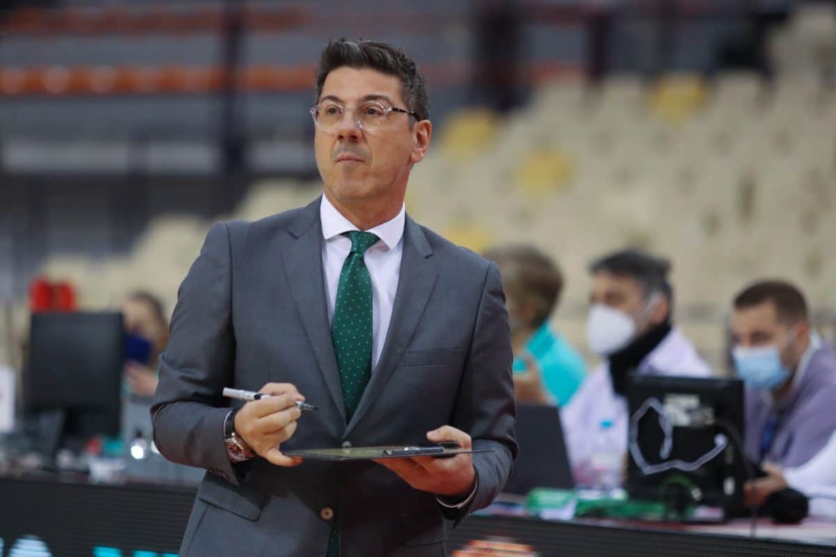 Ο Φώτης Κατσικάρης αναλαμβάνει την Άλ Αχλί Βεγγάζης