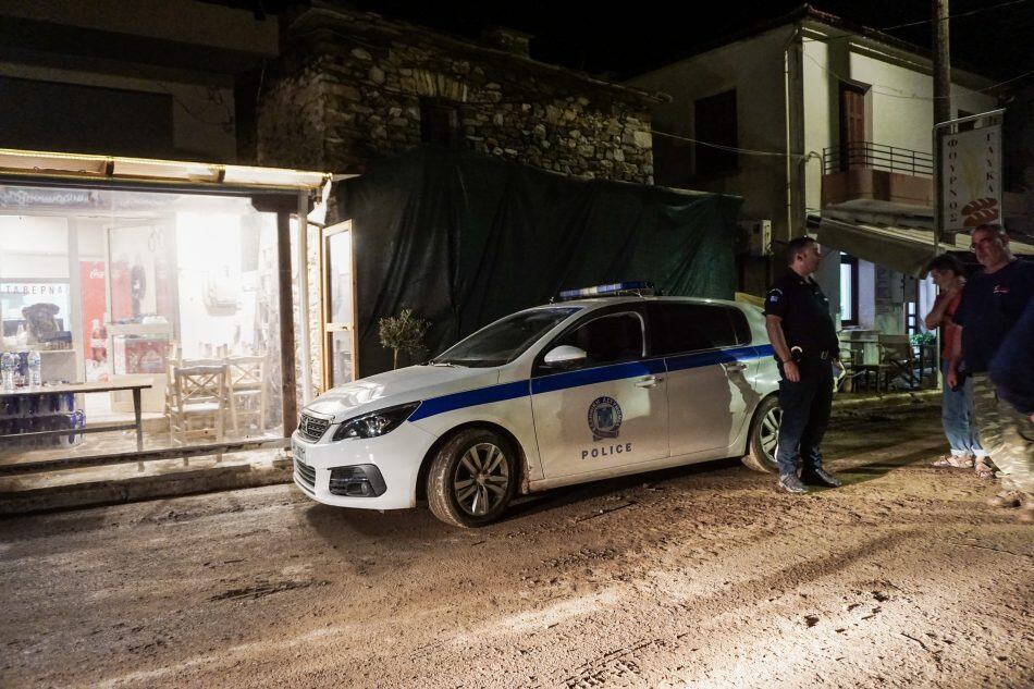 Πυροβολισμοί σε γήπεδο του Περιστερίου, δίπλα σε παρέα ανηλίκων