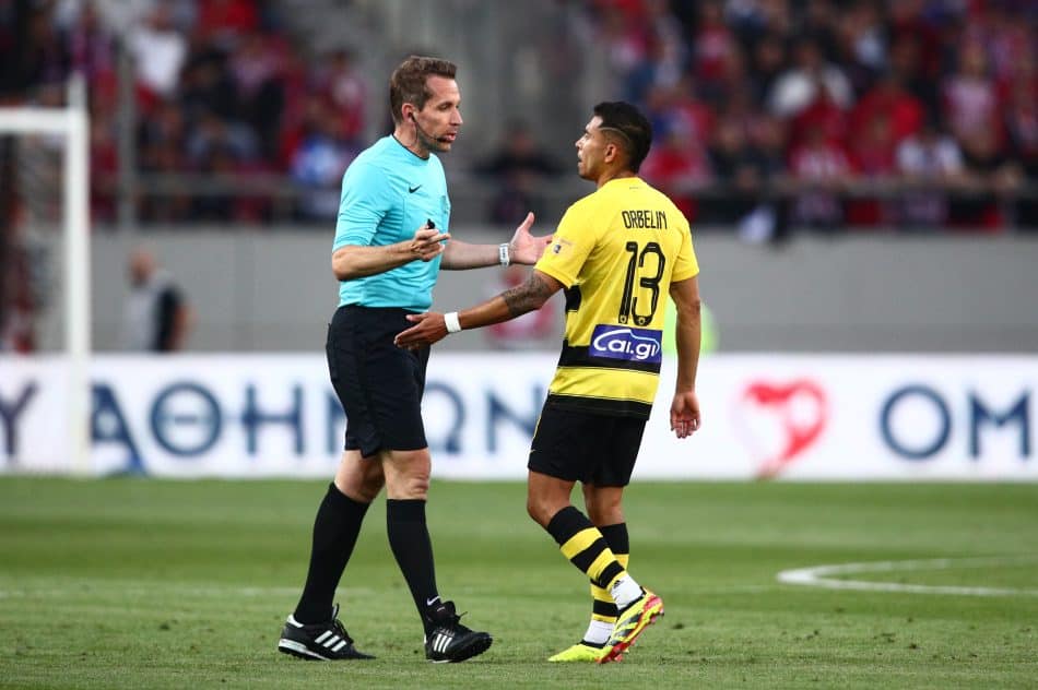 Παραδοχή του Στίλερ στην ΑΕΚ: «Μπορεί να έχω κάνει κάποια λάθη» – Άνθρωπος του Ολυμπιακού του είπε «Είσαι διαιτητάρα!»