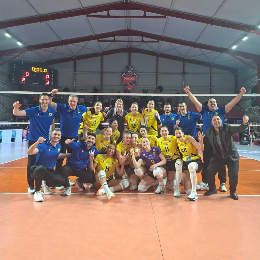 Η πανηγυρική ΦΩΤΟ της ΑΕΚ μέσα στο κλειστό της Νέας Σμύρνης!