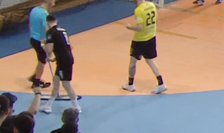 Αδιανόητο: Ο ΠΑΟΚ δεν είχε παιδί για… σκούπα και σκούπιζε ο Παπαβασίλης το τάραφλεξ!