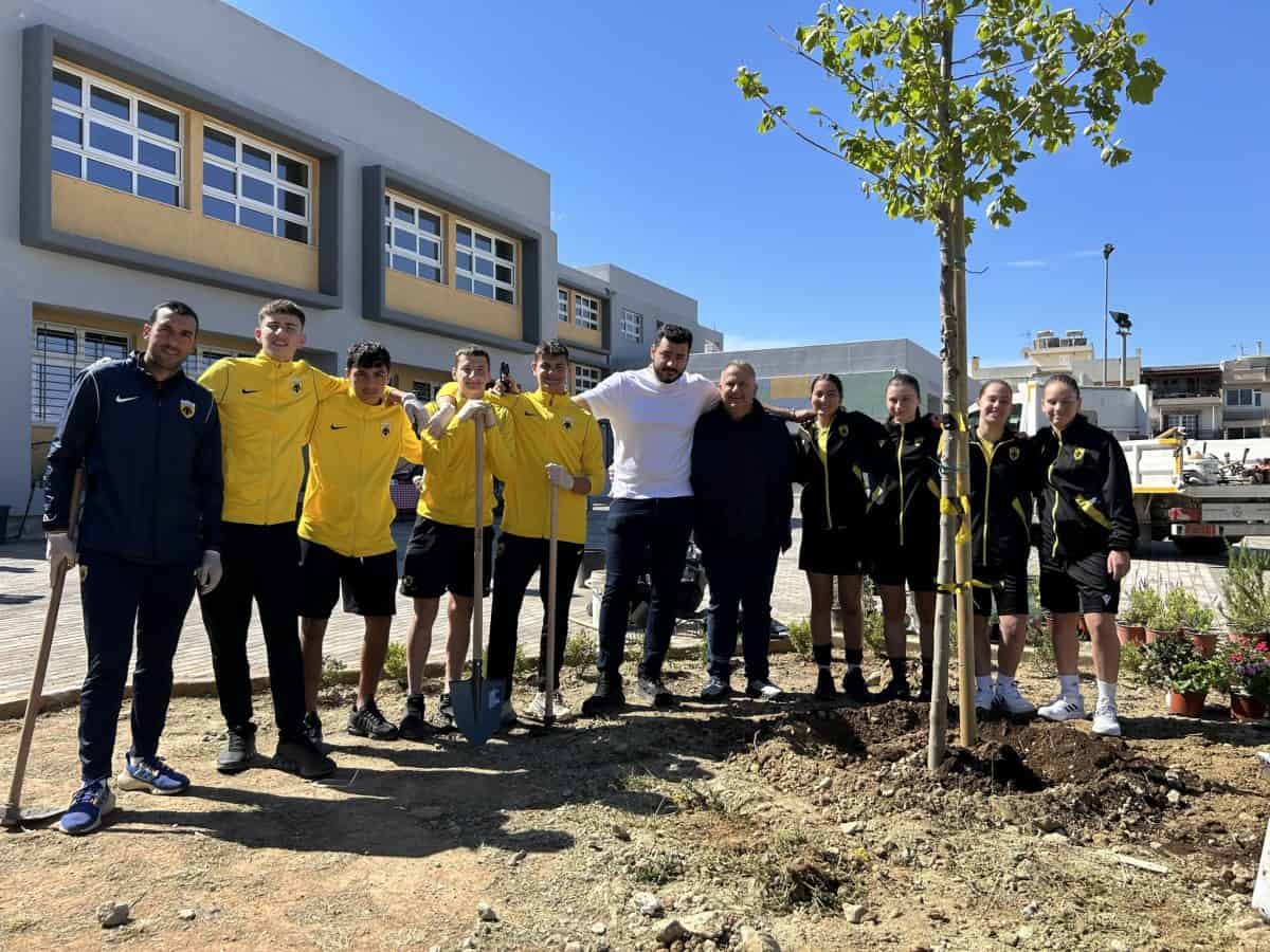 Σημαντική κίνηση της ΠΑΕ ΑΕΚ με δενδροφύτευση σε γυμνάσια της Νέας Φιλαδέλφειας (ΦΩΤΟ)